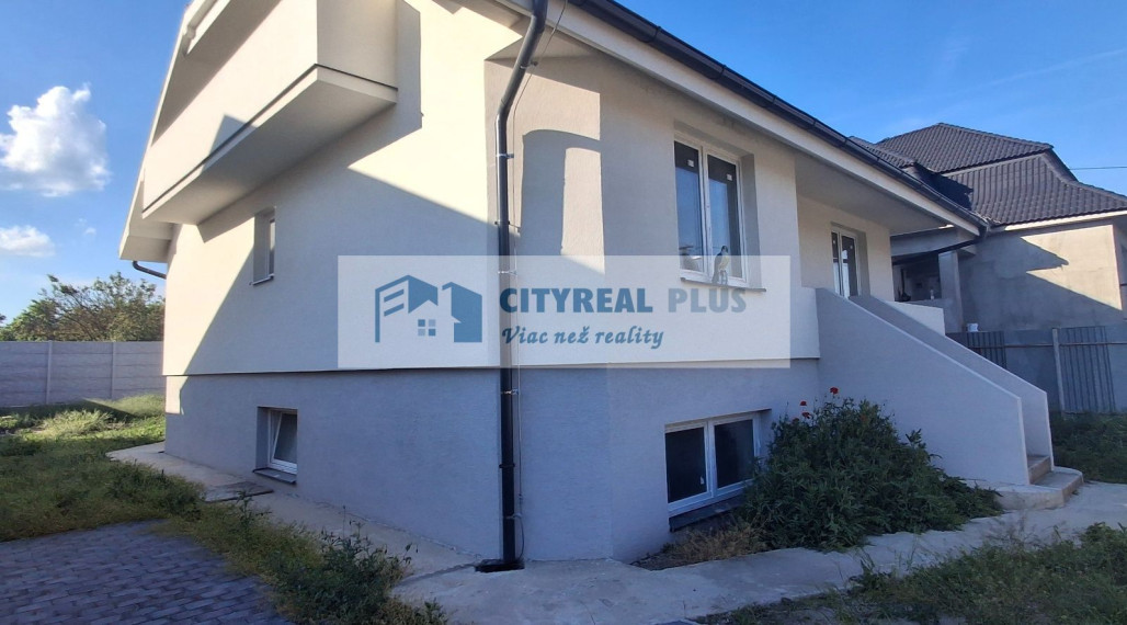 Čerstvo kolaudovaný rodinný dom s 2 bytovými jednotkami v Hurbanove