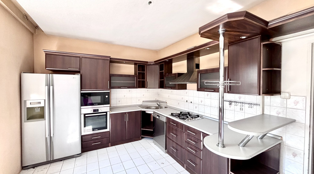 Ponúkame Vám na predaj 7 izbový rodinný dom v tichej a lukratívnej lokalite v Nových Zámkoch!