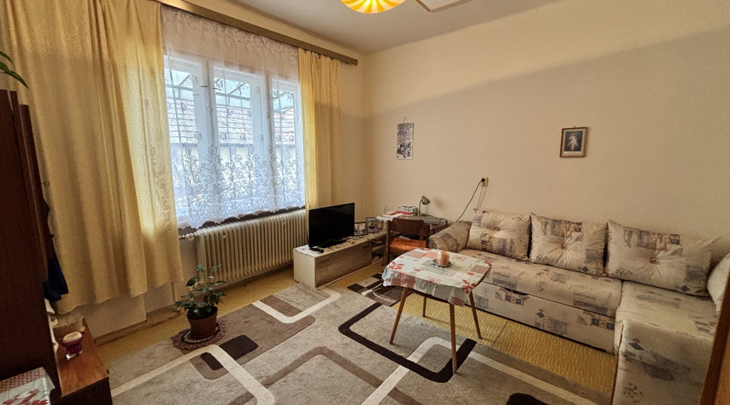 ZNÍŽENÁ CENA! Ponúkame na predaj priestranný tehlový rodinný dom s garážou v obci Salka