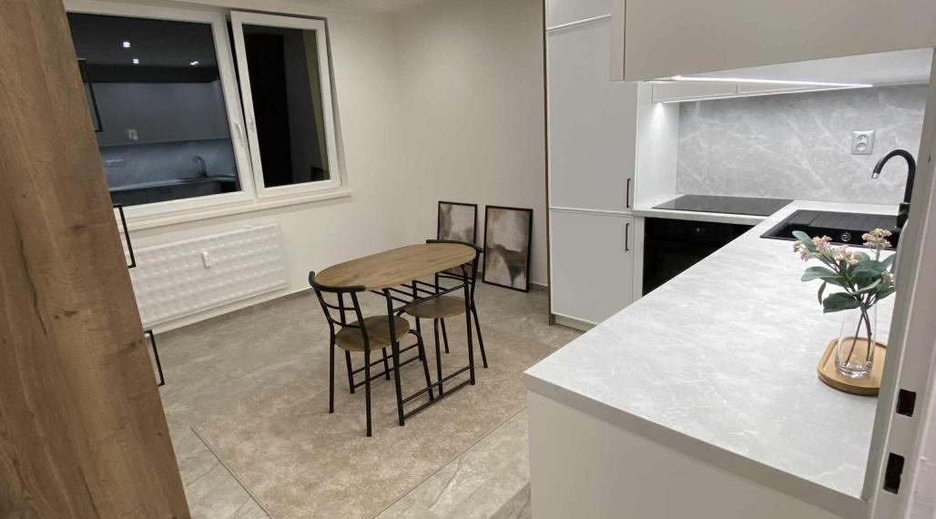 Prenájom luxusný 1-izbový byt balkón Podzámska Nové Zámky