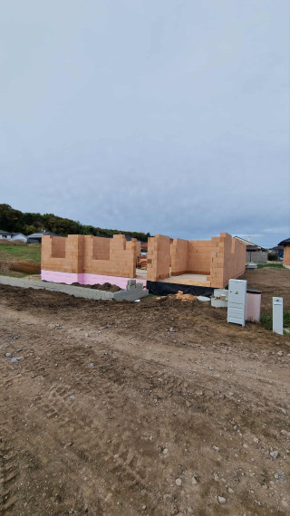 Ponúkam na predaj veľký Rodinný DOM-NOVOSTAVBA Bajč