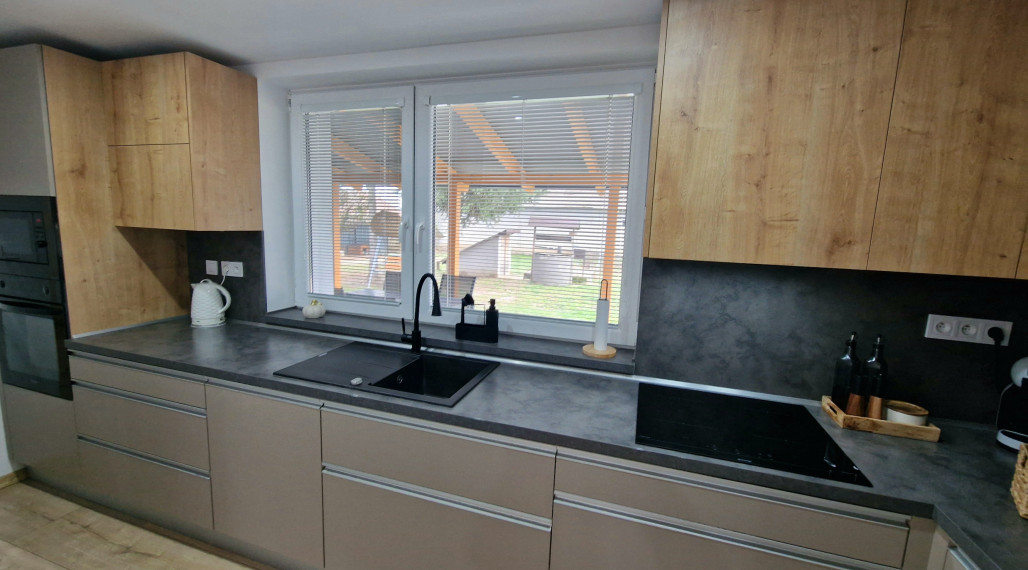 Predám prerobený Rodinný DOM na 20á pozemku 17km od NZ