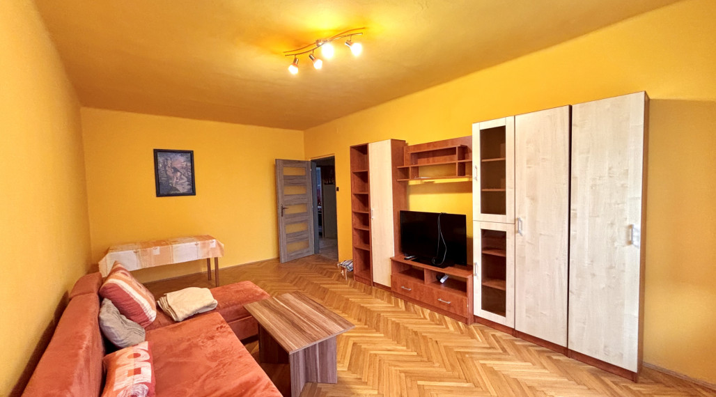 Ponúkame Vám na prenájom zariadený, veľký 3 izbový byt v meste Nové Zámky