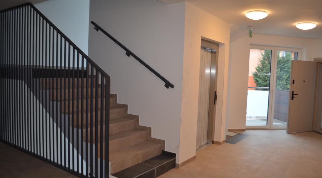 POSLEDNÝ 3 IZBOVÝ BYT NA PREDAJ!! Moderné bývanie v srdci Šurian . Komfort, štýl a jedinečná lokalita na dosah.