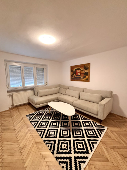 Ponúkame Vám na prenájom kompletne prerobený, zariadený 2 izbový byt v centre mesta Nové Zámky