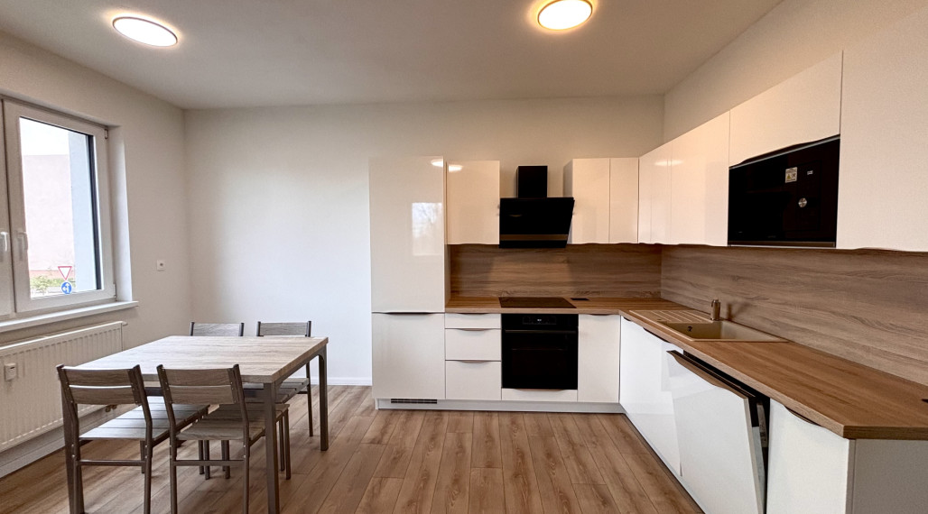 Ponúkame Vám na prenájom luxusný, kompletne zariadený, veľký 2 izbový byt v novostavbe v Šuranoch