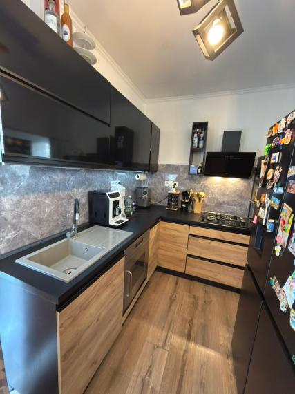 Predám prerobený TEHLOVÝ - 3 izbový byt uzavretým dvorom NZ