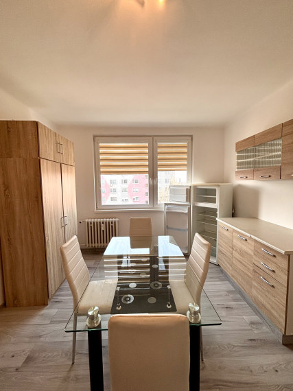 Ponúkame Vám na prenájom prerobený 1 izbový byt v Nových Zámkoch