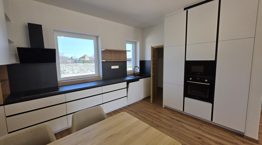 TOPP PONUKA !Ponúkam na predaj rodinný dom v radovej zástavbe v meste Kolárovo