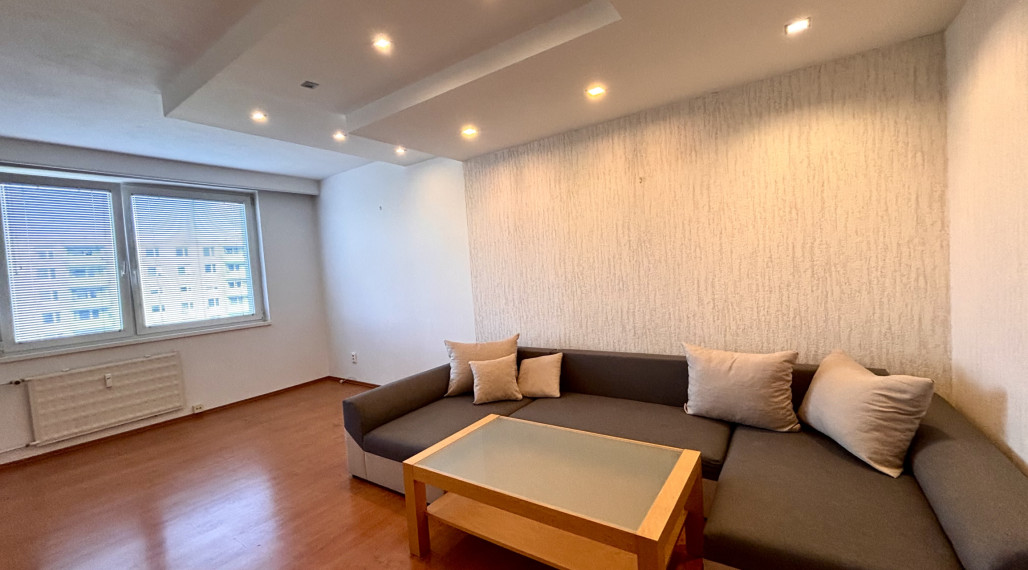 Ponúkame Vám na prenájom 2 izbový byt v meste Nové Zámky