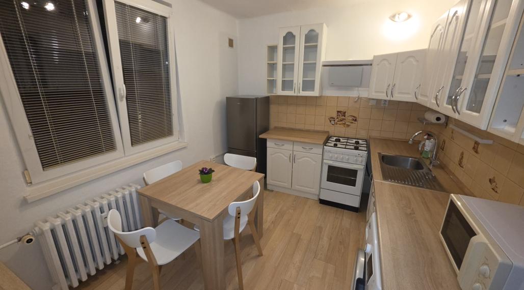 Prenajmem prerobený 3 izbový byt na Novomestskej ul. Nové Zámky