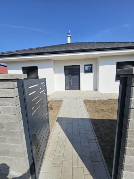 Na predaj 4 izbová moderná novostavba len 15 km od Komárna