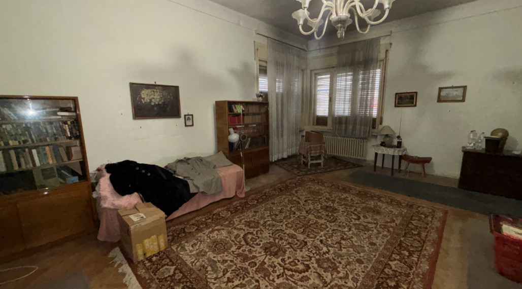 Ponúkame Vám na predaj rodinný dom v pôvodnom stave v meste Štúrovo