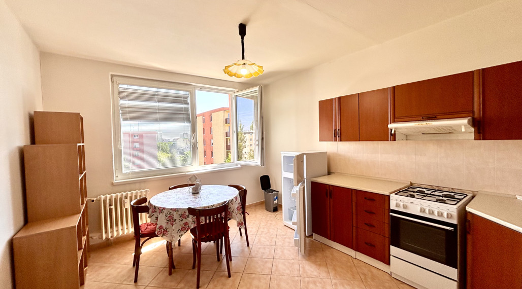 Ponúkame Vám na prenájom zariadený, 1 izbový byt  vo vyhľadávanej lokalite v meste Nové Zámky