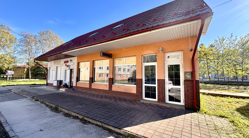 Ponúkame na predaj komerčný priestor nachádzajúci sa v meste Kolárovo