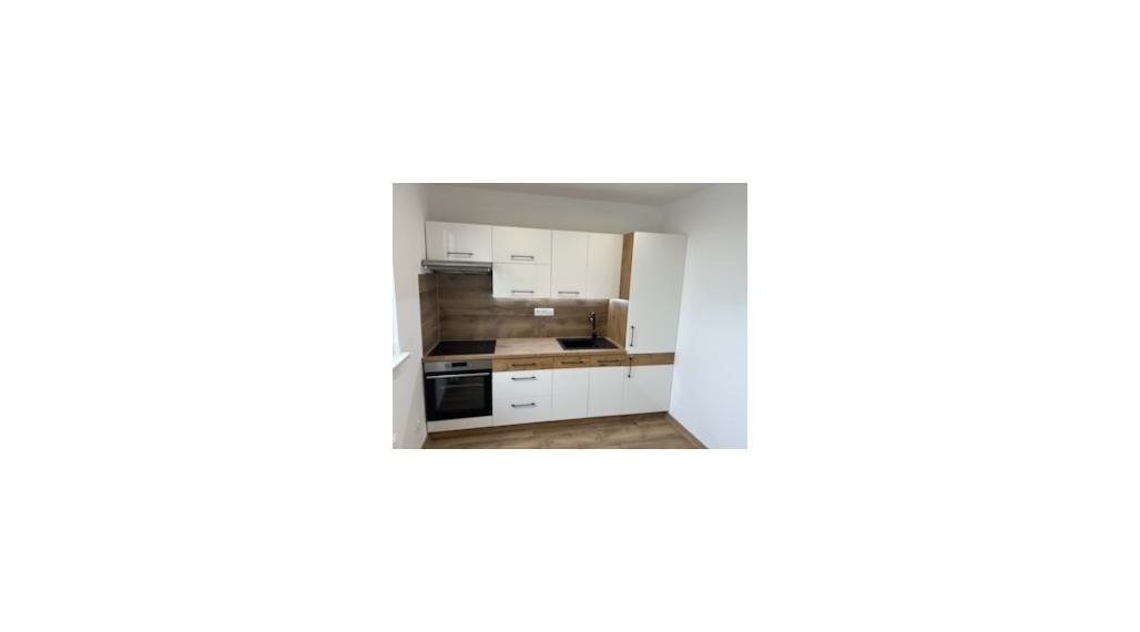 Predám 1-Izbový byt po čerstvej a kompletnej prerábky 40m² Nové Zámky