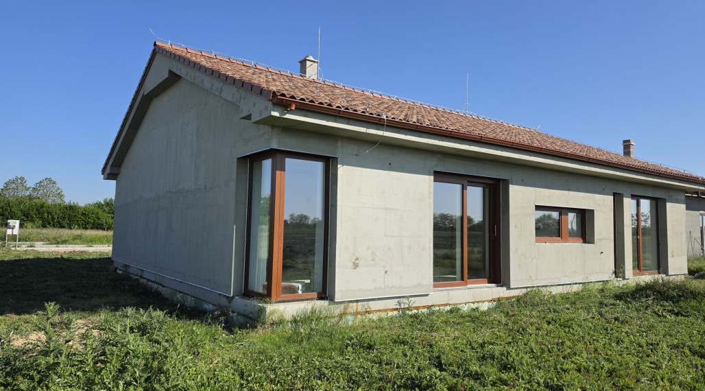 Exkluzívne Predám 4 IZBOVÚ NOVOSTAVBU v novej ulici Dvory nad Žitavou