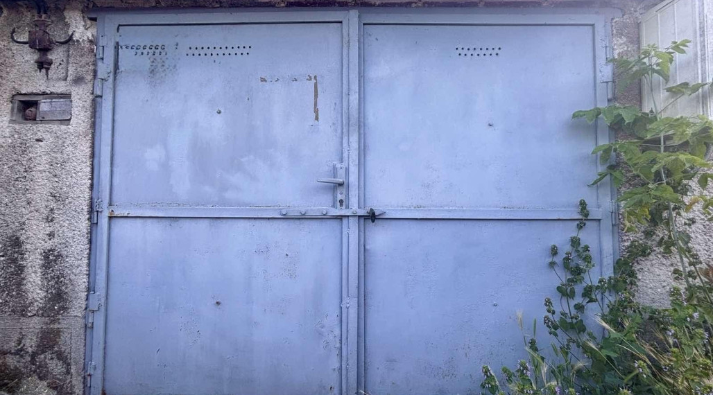 Ponúkame Vám na predaj murovanú garáž s elektrikou v meste Nové Zámky