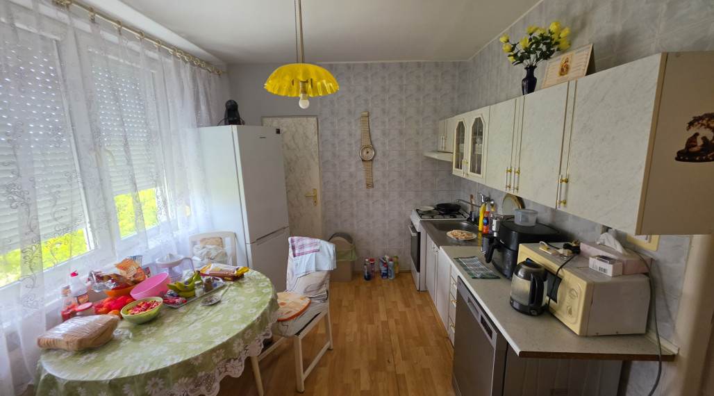 Na PREDAJ 4 izbový byt v lukratívnej časti mesta Nové Zámky