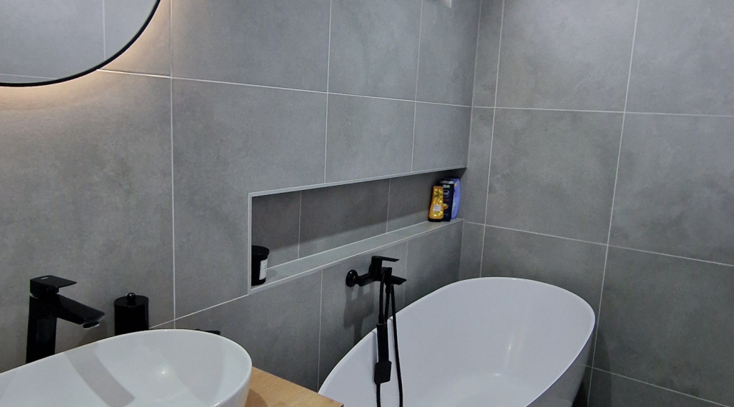 Predám prerobený Rodinný DOM na 20á pozemku obec SEMEROVO