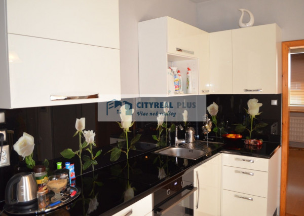 EXKLUZÍVNE !!! Predaj 3 izbový prerobený byt Nábrežná NZ