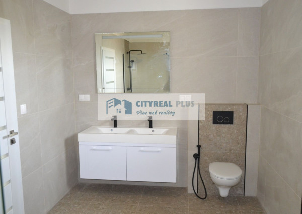 Predám nadštandardnú  4 izbovú NOVOSTVBU rodinného domu  Nitra