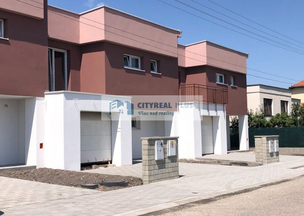 Na predaj 4-izbová novostavba s garážou Šurany