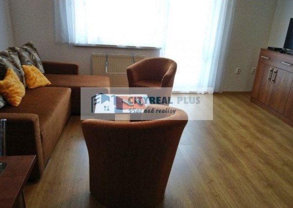 Predám zariadený apartmán s balkónom  Podhájska