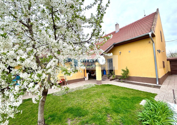 Výrazne znížená cena!!!Ponúkame Vám na predaj dom v Nových Zámkoch!!!