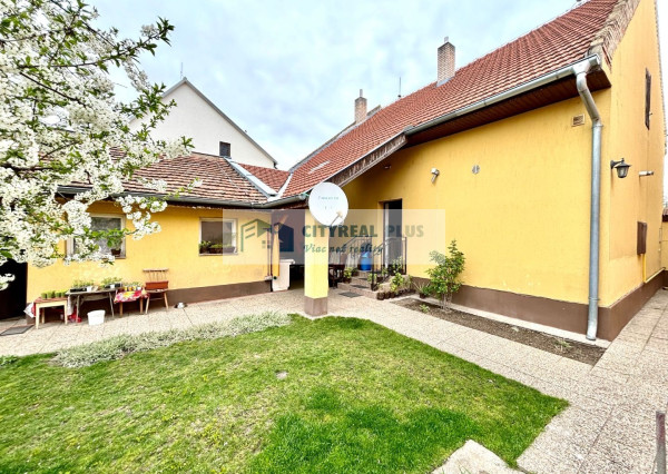 Výrazne znížená cena!!!Ponúkame Vám na predaj dom v Nových Zámkoch!!!