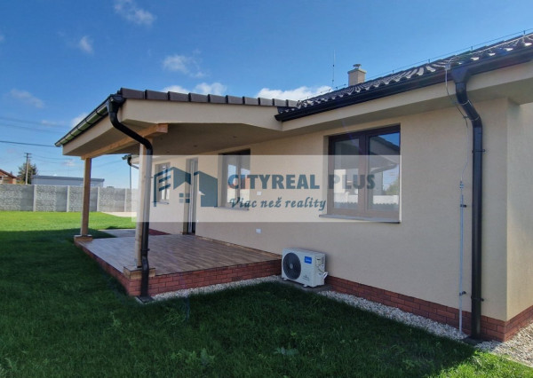 AKTUÁLNE !Ponúkam na predaj novostavbu 4 izbového rodinného domu Dvory nad Žitavou