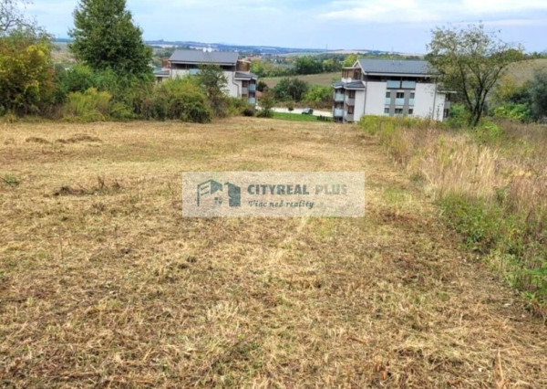 Na predaj  pozemky v blízkosti termálneho kúpaliska v obci Podhájska