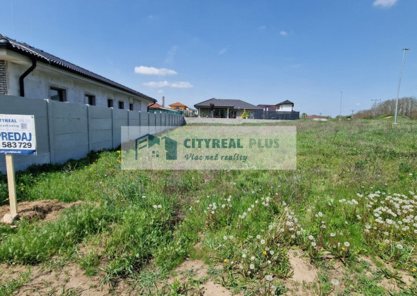 Ponúkam na predaj ROŽNÝ stavebný pozemok 685m2 Bajč