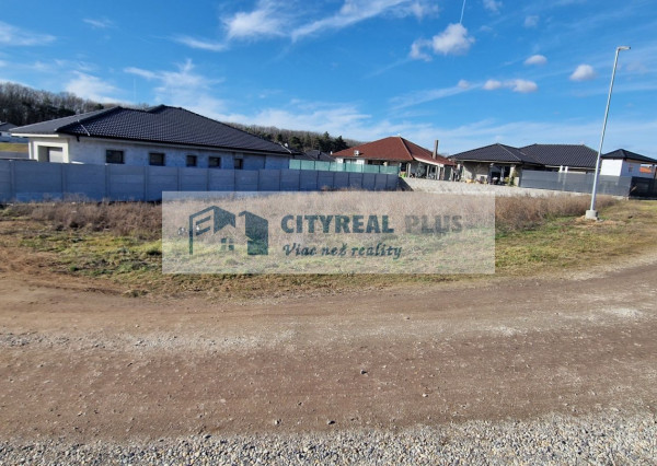 Ponúkam na predaj ROŽNÝ stavebný pozemok 685m2 Bajč