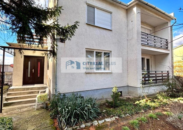 Ponúkame Vám na predaj 5 izbový rodinný dom v Hurbanove.