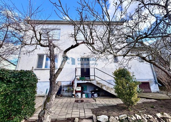 Ponúkame Vám na predaj 5 izbový rodinný dom v Hurbanove.