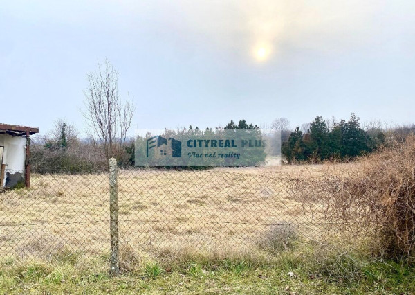 Ponúkame Vám na predaj pozemok v Hurbanove