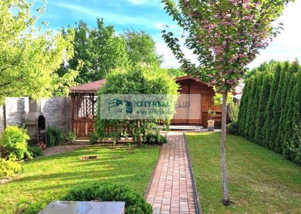 Znížená cena! Ponúkame Vám na predaj kompletne zariadenú chatku v Nových Zámkoch!