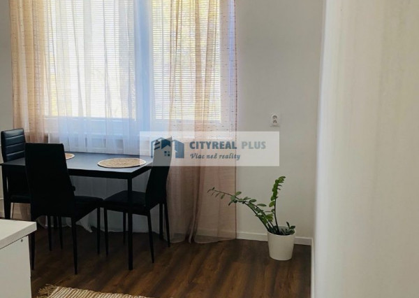 Ponúkame na predaj moderný, kompletne prerobený 1 izbový byt v Komárne