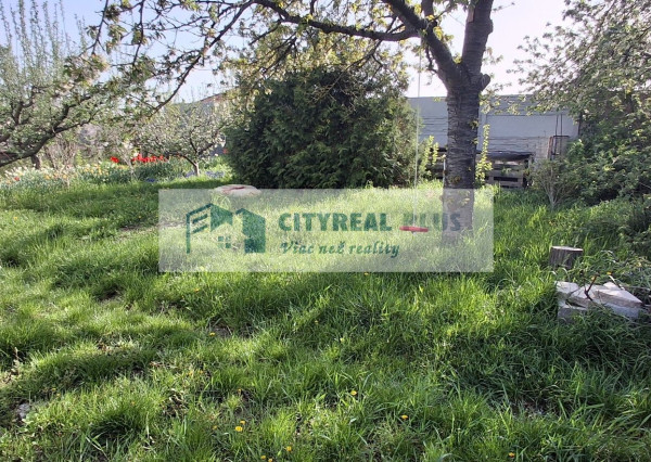 Ponúkame na predaj záhradu s obytným domom v obľúbenej záhradkárskej oblasti Ozón