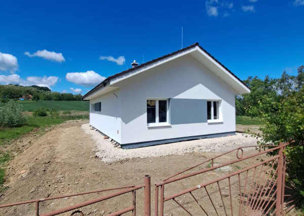 Na predaj: 3-izbová novostavba rodinného domu – obec Čechy