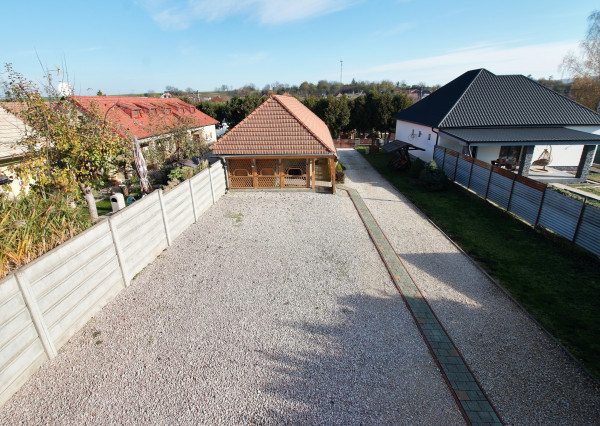 Ponúkame exkluzívne iba u nás na predaj kompletne zariadený penzión v obľúbenej rekreačnej obci Podhájska