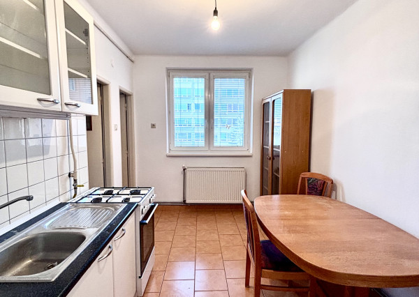 Ponúkame Vám na prenájom 3 izbový byt v centre mesta Nové Zámky