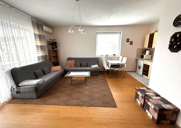 Na predaj zariadený apartmán v blízkosti kúpaliska Podhájska