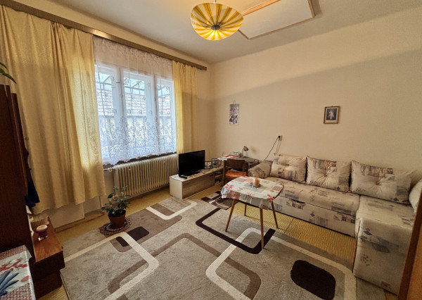 ZNÍŽENÁ CENA! Ponúkame na predaj priestranný tehlový rodinný dom s garážou v obci Salka