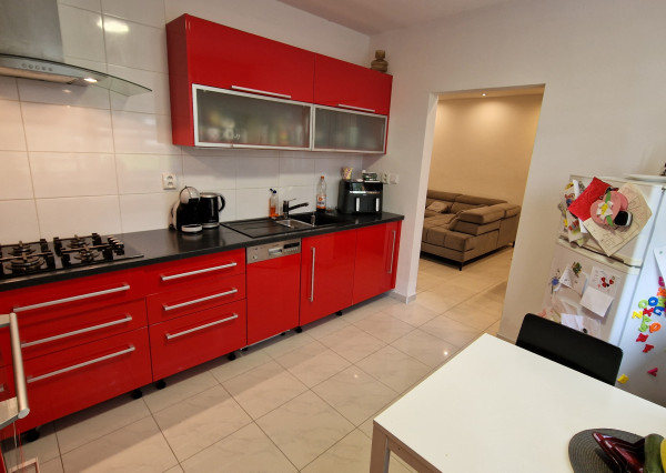 Ponúkam NA PREDAJ  3 izbový byt 82m2 Nové Zámky