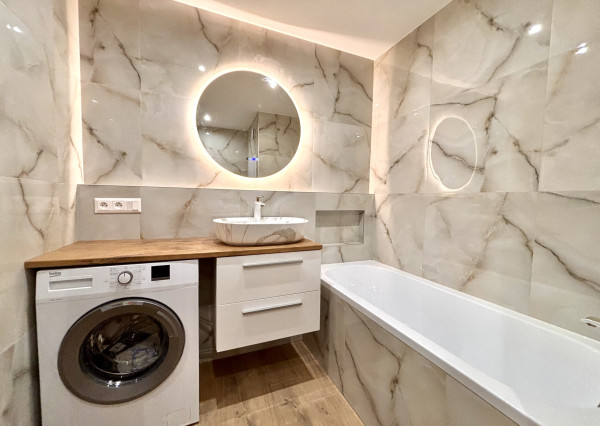 Ponúkame Vám na prenájom veľký 1 izbový byt v Nových Zámkoch