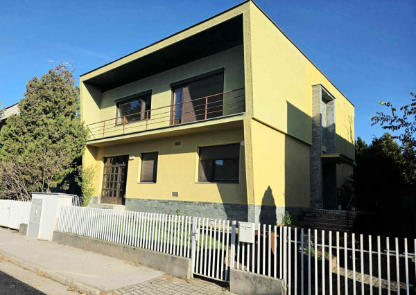 Na predaj dvojposchodový rodinný dom v meste Nové Zámky