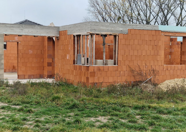 NA predaj 4 izbová NOVOSTAVBA s dvojgarážou HURBANOVO