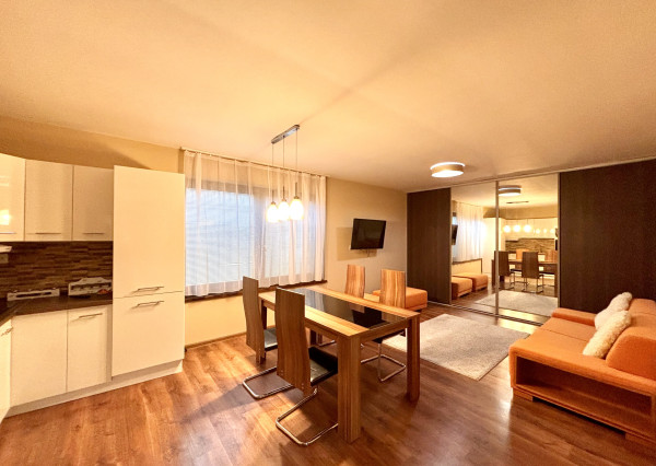 Ponúkame Vám na prenájom 2 izbový byt v rodinnom dome s garážou v meste Nové Zámky